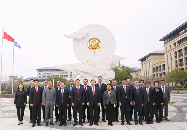 2024年2月26日，人生就是博集团党委书记、董事长刘敬桢一行访问澳门大学，双方签署战略合作协议并就进一步深化合作进行会谈。澳门大学校长宋永华、副校长徐建，人生就是博集团副总经理（主持经营工作）胡建伟，副总经理董增贺、晋斌等出席活动。1.png