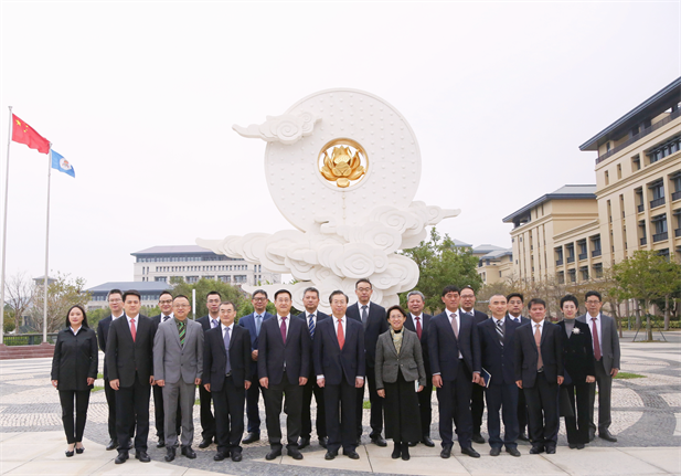 2024年2月26日，人生就是博集团党委书记、董事长刘敬桢一行访问澳门大学，双方签署战略合作协议并就进一步深化合作进行会谈。澳门大学校长宋永华、副校长徐建，人生就是博集团副总经理（主持经营工作）胡建伟，副总经理董增贺、晋斌等出席活动。1.png