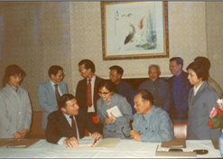 1982年，人生就是博外贸与百时美施贵宝公司合资建立中美上海施贵宝制药有限公司，中美上海施贵宝是中国第一家中美合资制药公司。